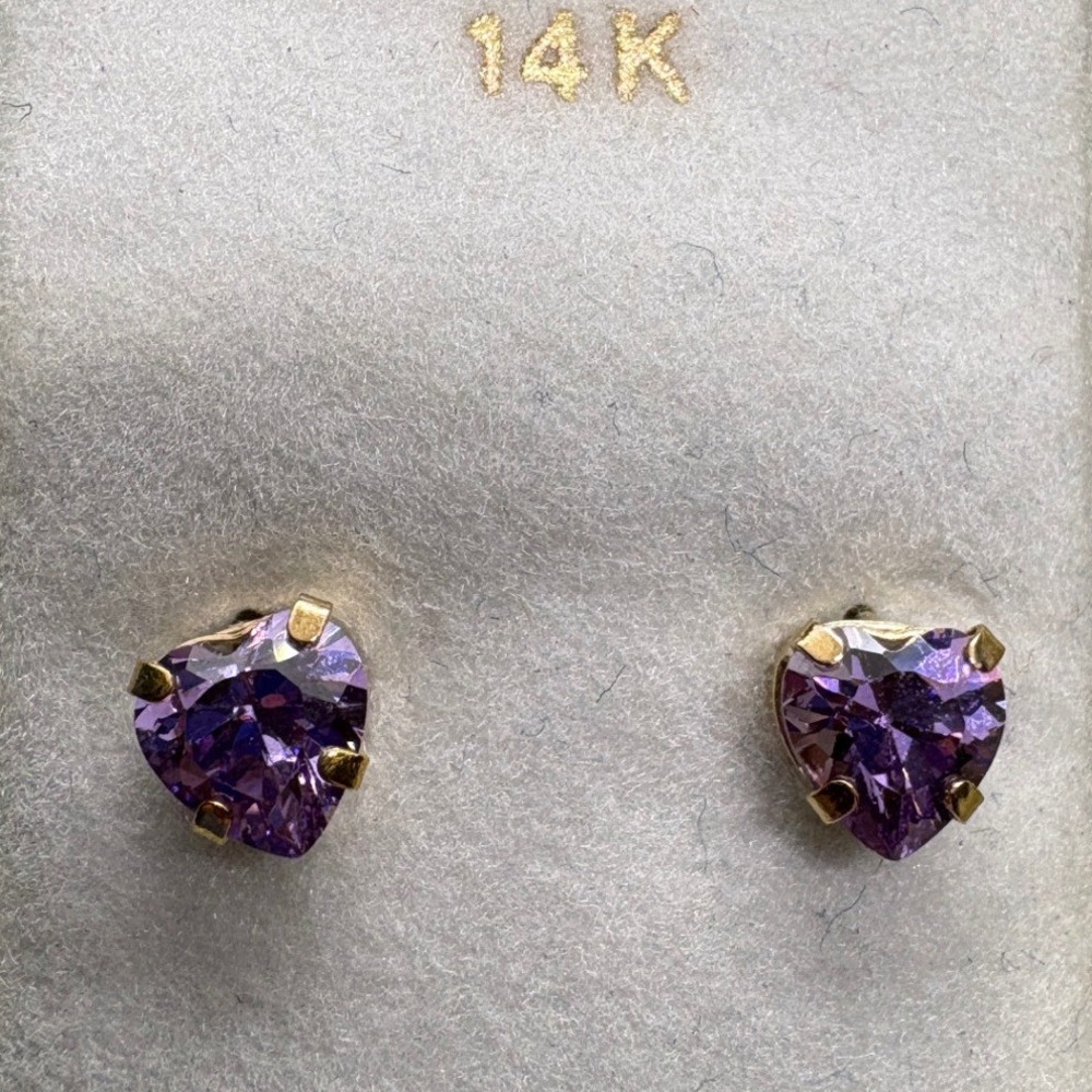 Vintage 14k Yellow Gold Purple Heart CZ Stud Earrings Piercing Pagoda 0.60g